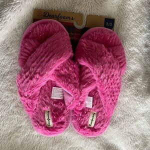 Dearfoams nwt pink fuzzy slippers